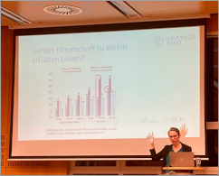 Eva-Maria Schmidt bei ihrem Vortrag